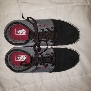 Youth boys size 6.5 Vans
